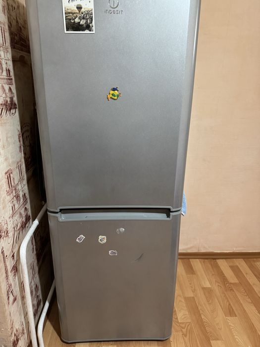 Холодильник Indesit бу