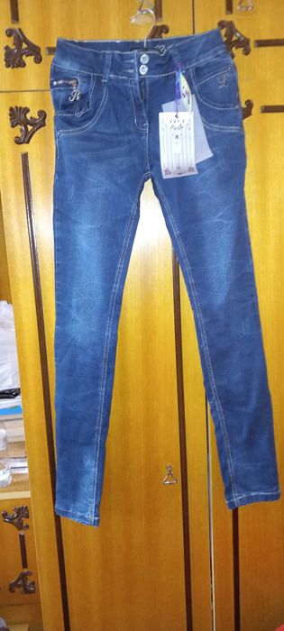 Чисто нови дънки за деца 12лв.бройката