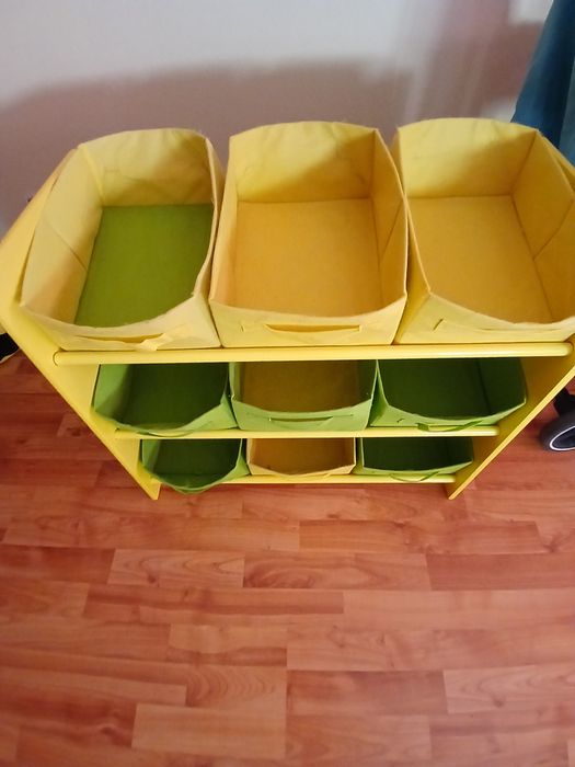 Raft depozitat jucarii