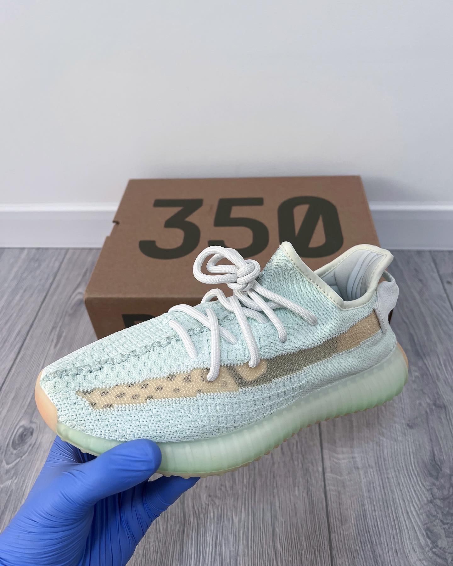 Adidas Yeezy Boost 350 V2 Hyperspace