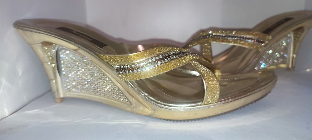 Екстравагантни обувки номер 39