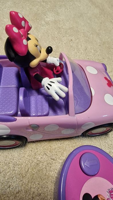Masinuta Minnie Mouse Roadster cu telecomanda