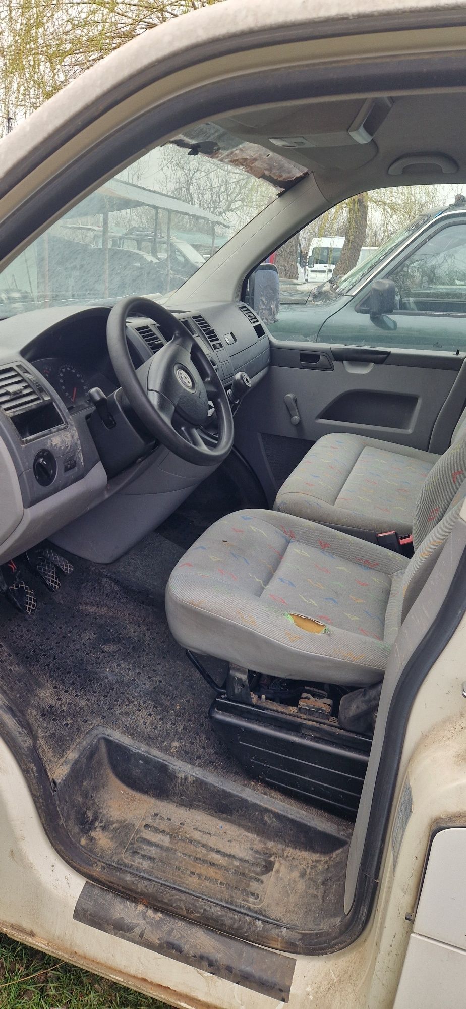 Dezmembrez Volkswagen T5 2007 1.9 brr