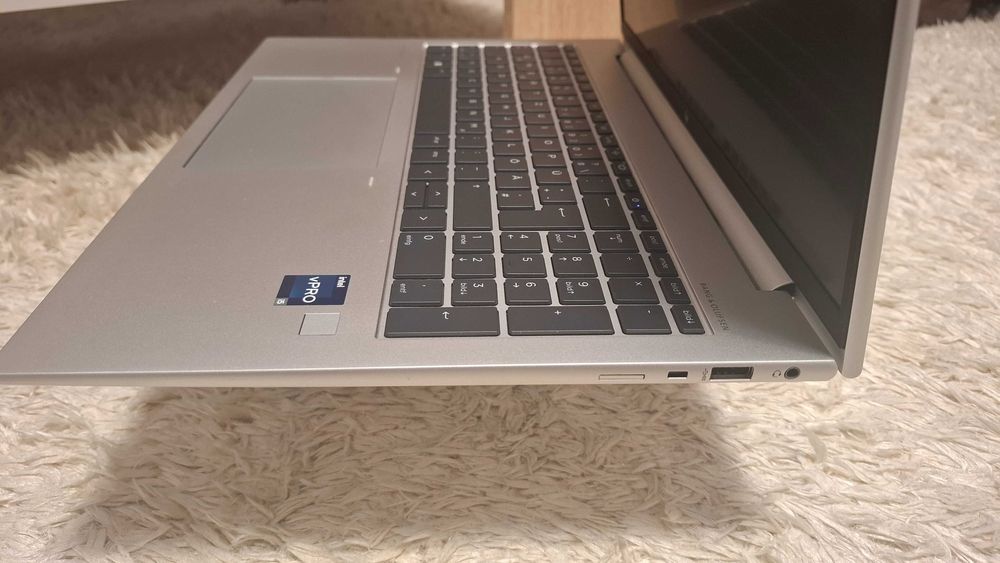 Laptop HP EliteBook – i5-1245U • 16 GB RAM • 1 TB SSD serie business