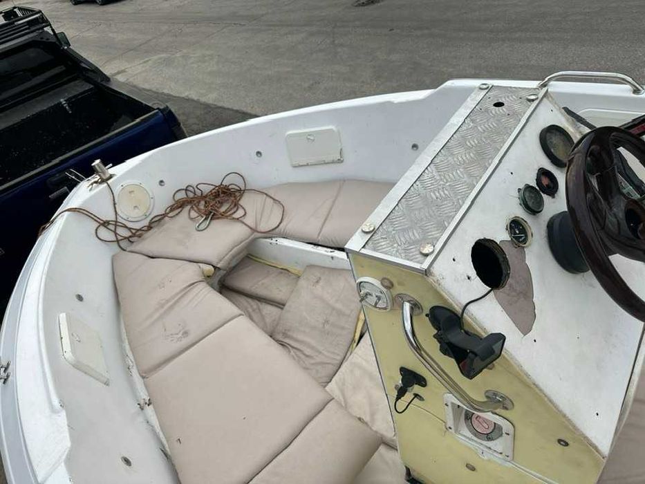 лодка 5.10м с колесар и двигател johnson ocean runner 175к.с v6 2t