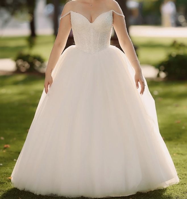 Rochie mireasa tip printesa