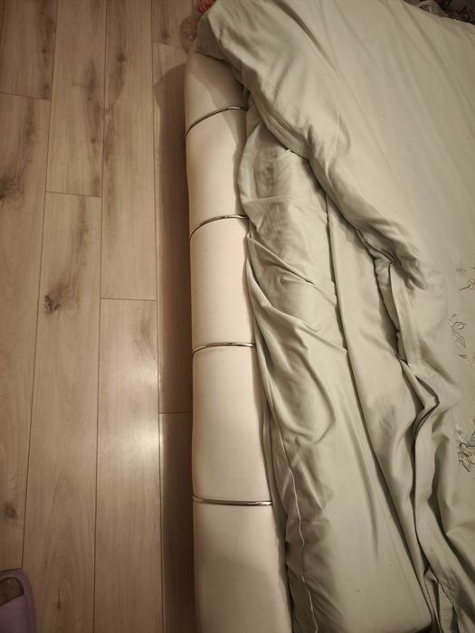 Продавам луксозна спалня с четириклирен гардероб