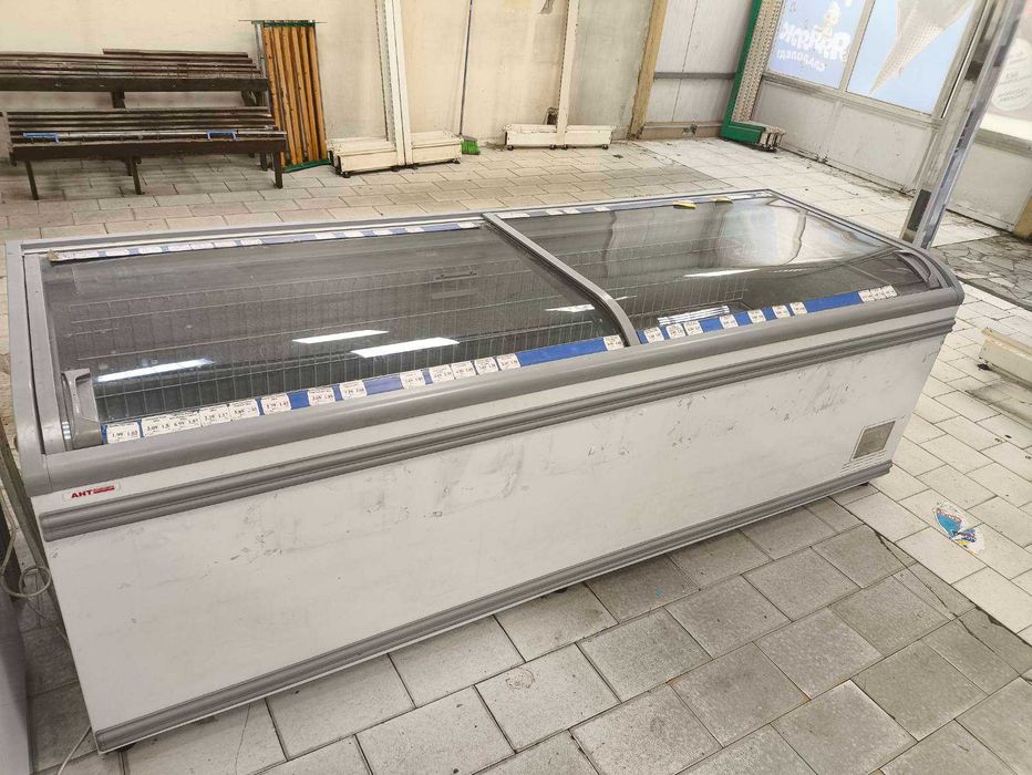 Голям фризер AHT 250 см работи отлично идеален за магазин и заведение