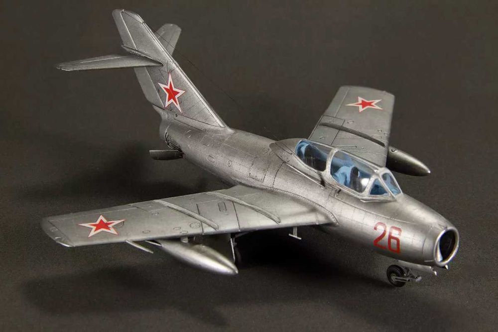 Сборная модель Реактивный Истребитель МИГ-15 УТИ в масштабе 1:72