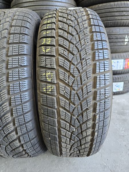 215/60/17 Goodyear 4piese