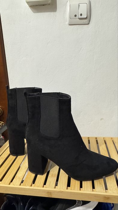 Cizme noi, din imitație de piele întoarsă, mărimea 40