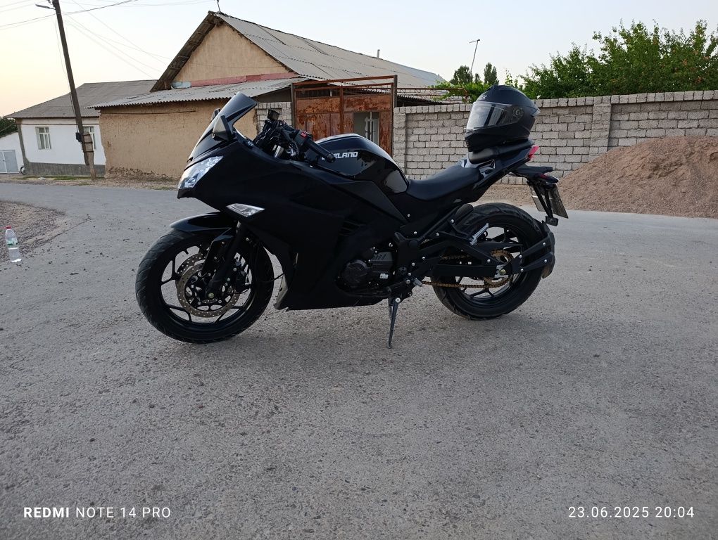 Kawasaki r1 moto