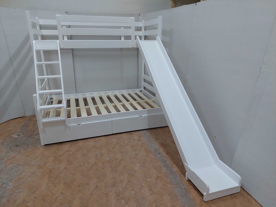 TRANSPORT GRATUIT.Pat etajat cu tobogan cod 3019