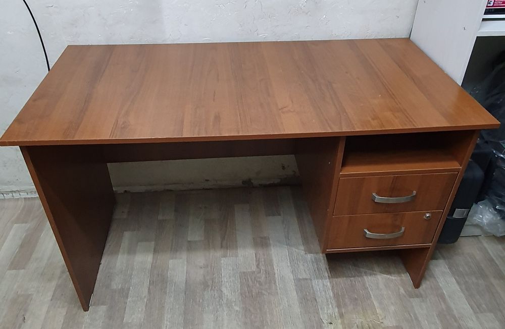 Офисная мебель в хорошем состоянии