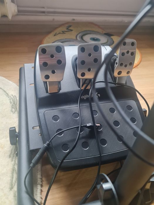 Volan, cadru, schimbător viteza  și pedale Logitech