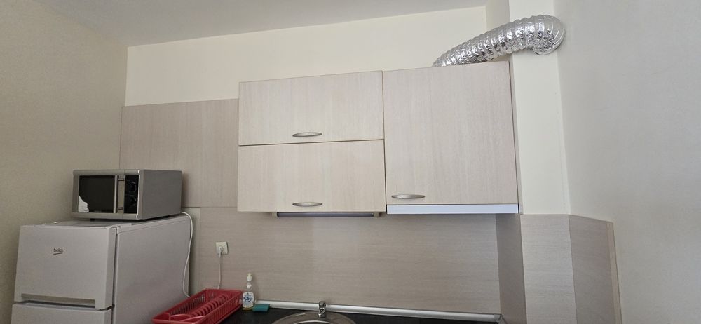 Продавам кухня БЕЗ фурна и котлони (Само абсорбатор, мивка и смесител)