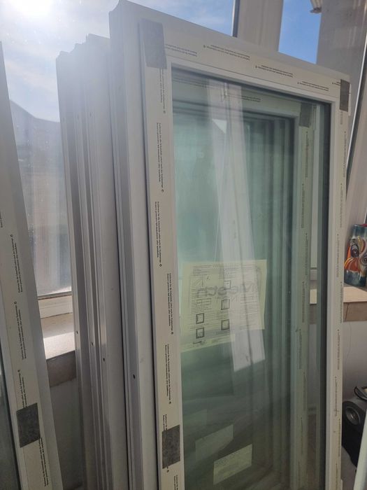 Van ferestre pvc alb cu geam termopan,deschidere oscilo 700X1400