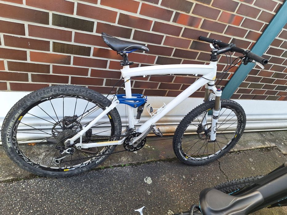 Продавам фулсъспеншът БМВ колело