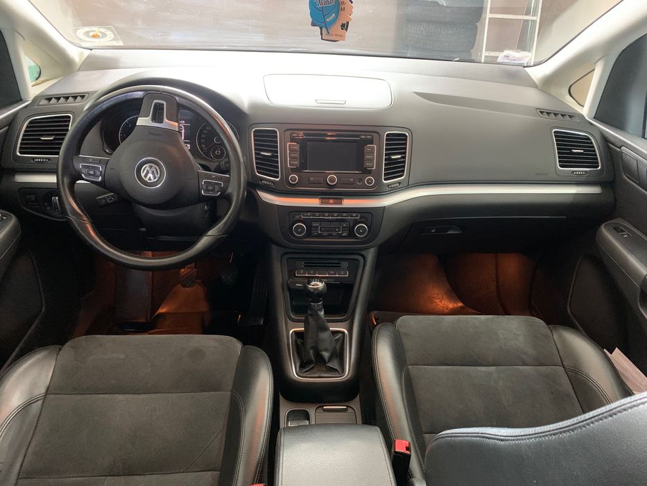 Vând Volkswagen Sharan