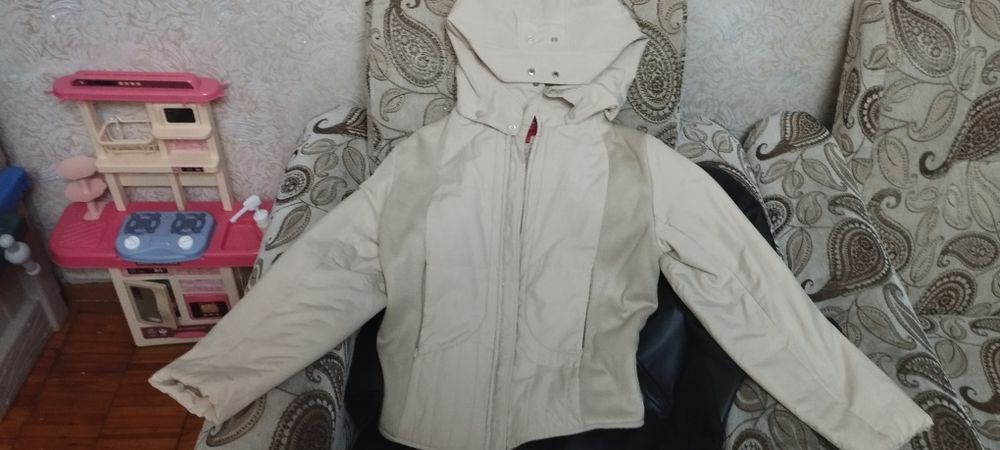 Женская куртка в отличном состоянии, размер 48