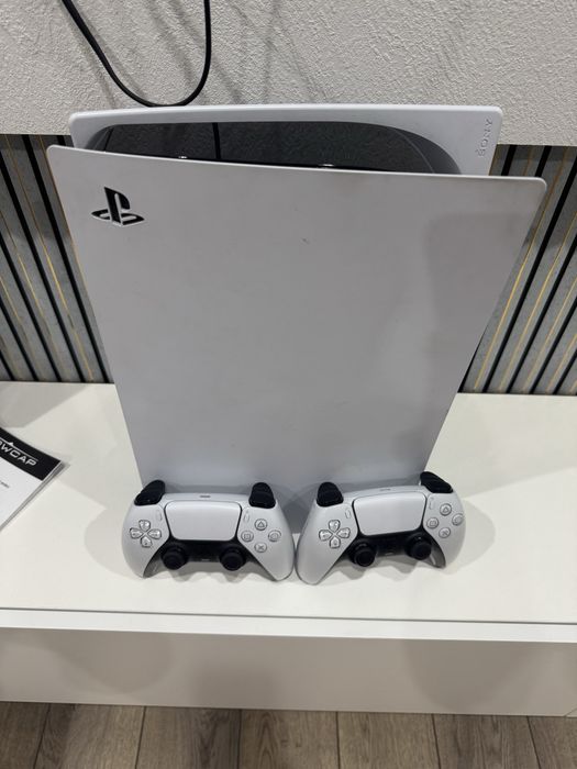 Продам sonyPlaystation в отличном состоянии