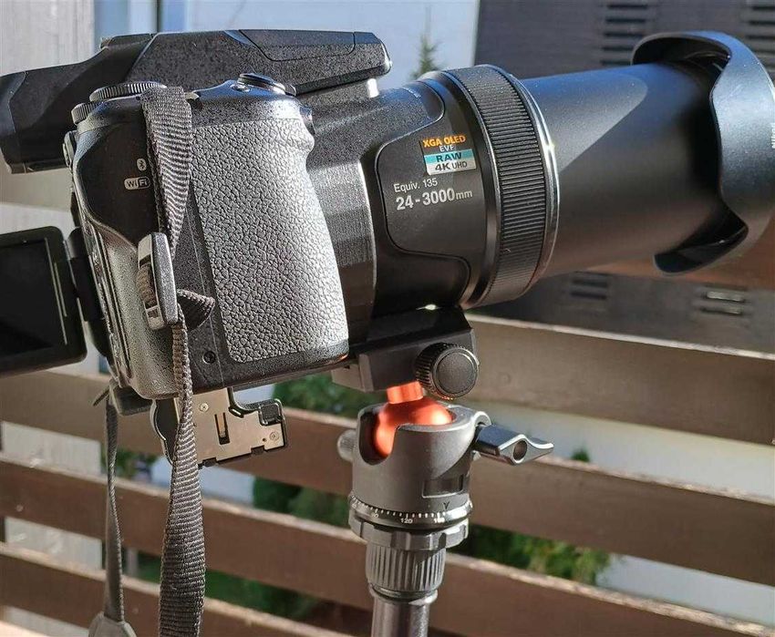 Фотоапарат NIKON P1000 16 MP,  125X zoom, 24-3000 mm, 4к видео