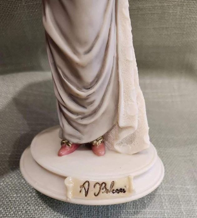 Елегантна дама със своя домашен  любимец, Capodimonte