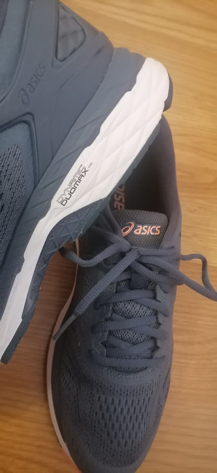 Дамски Asics маратонки