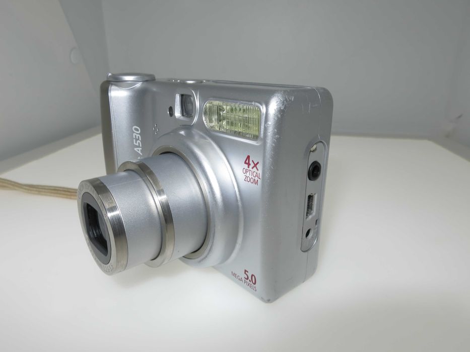 Canon PowerShot A530 ретро дигитален фотоапарат работи и снима отлично