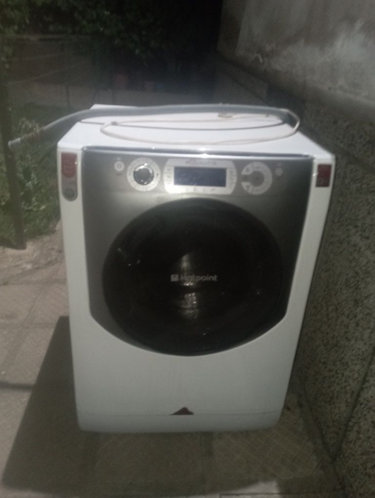 Работеща пералня Ariston Hotpoint aqltis