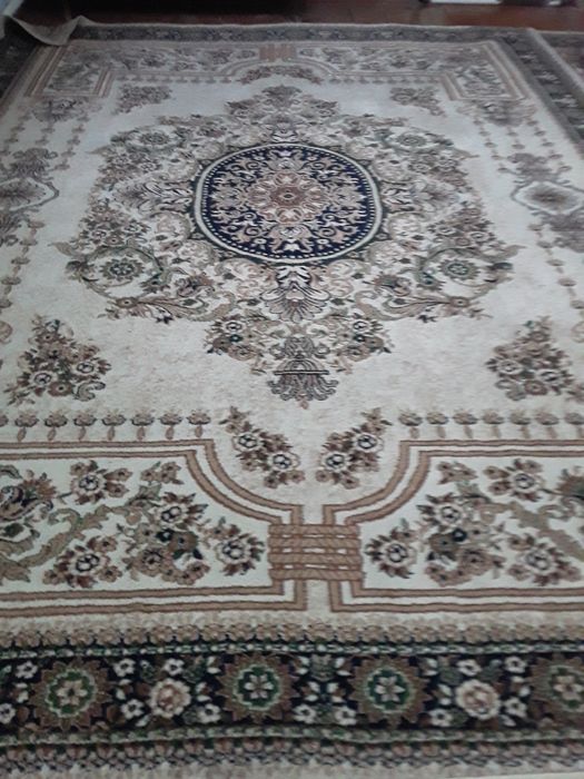 Gilamlar kelishilgan narxlarda sotiladi