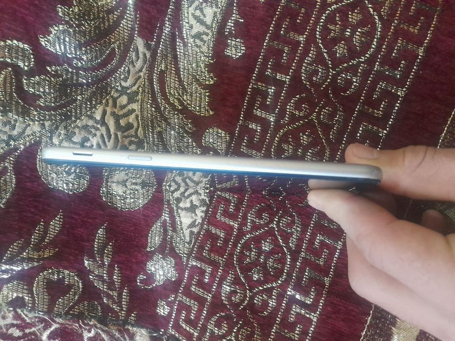 Samsung A6 telefon sotiladi  aybi yoq dakument bor hamma joyi zõr
