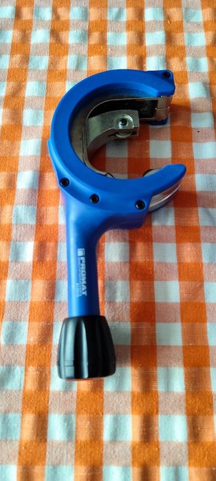 Dispozitiv nou pentru taiat tevi de esapament,28-67 mm