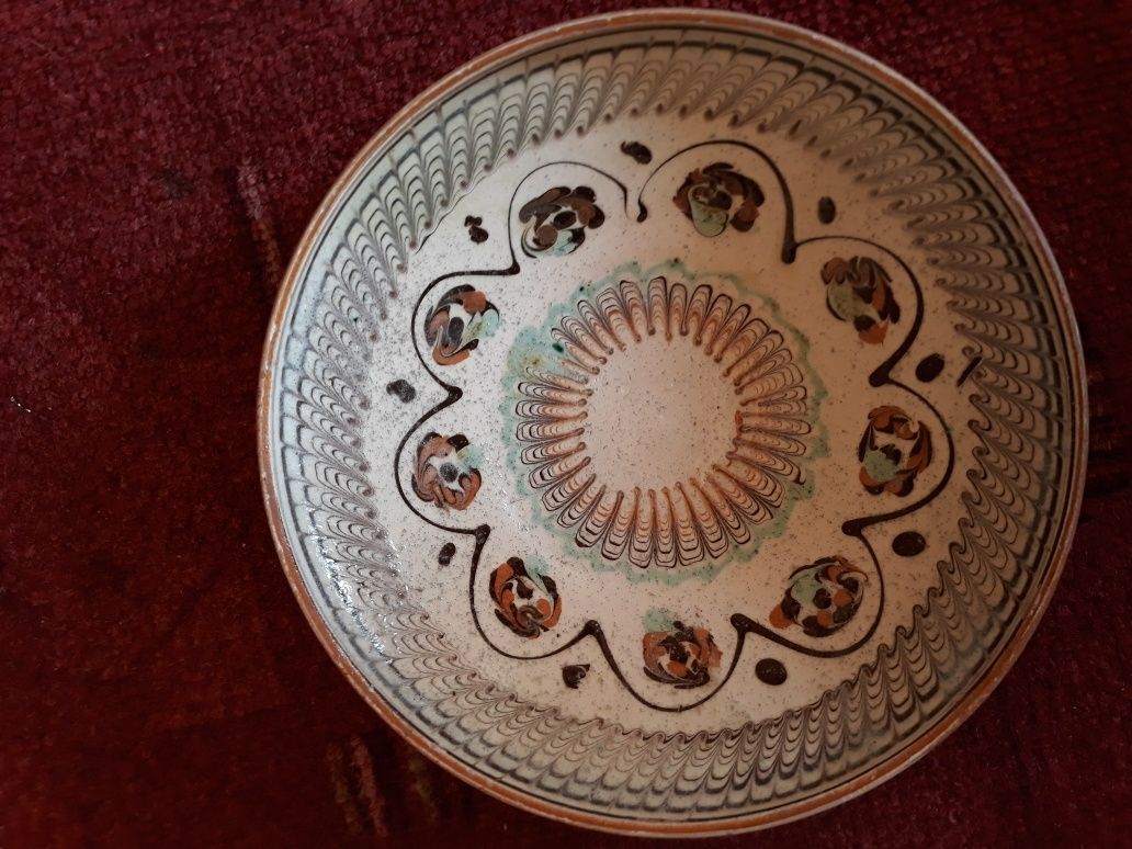 Farfurie și ulcior de Ceramică Horezu de colecție pret avantajos .