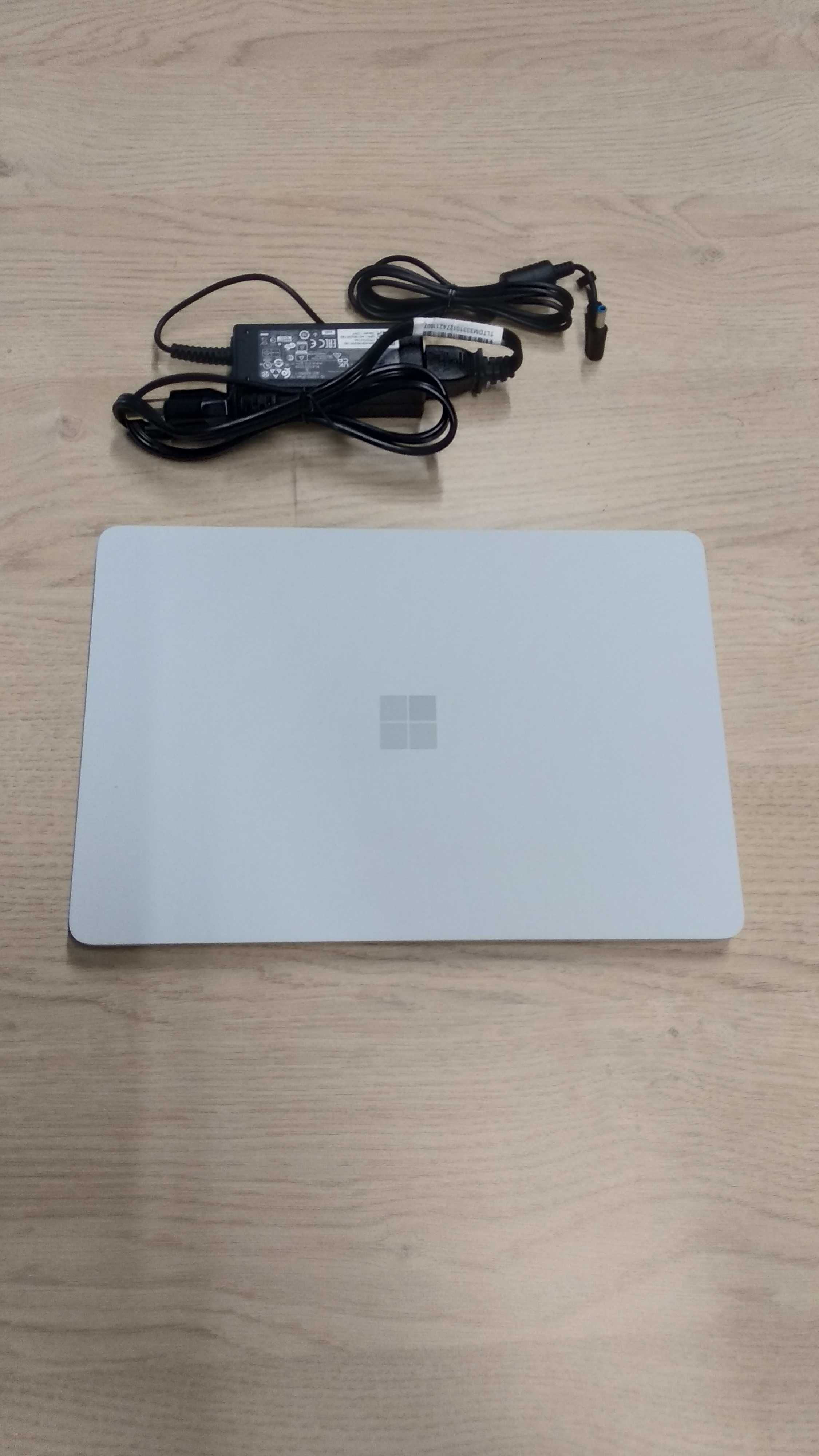 Microsoft Surface Laptop SE 11.6" 1366 x 768 / 64GB eMMC / 4GB DDR