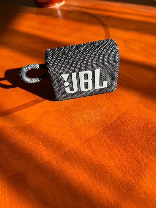Продам оригинальную JBL колонку