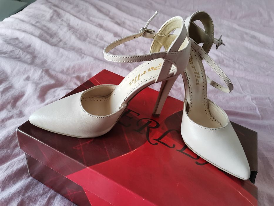 Pantofii bej din piele nr 34