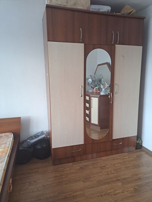 Диван,Шкаф,много чего