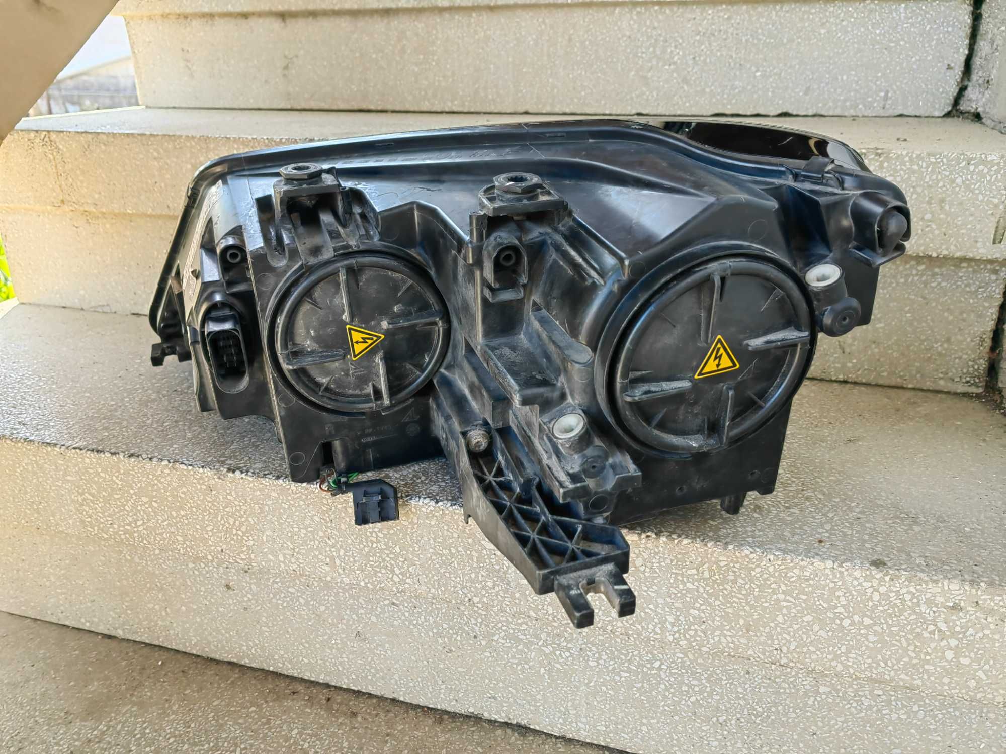 Фарове VW Sharan Bi-Xenon LED ляв десен / Фарове Шаран / Фар Sharan