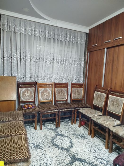 Uy sotiladi. 9 etajlini 1chi etaji 4 hona 5 hona qilingan