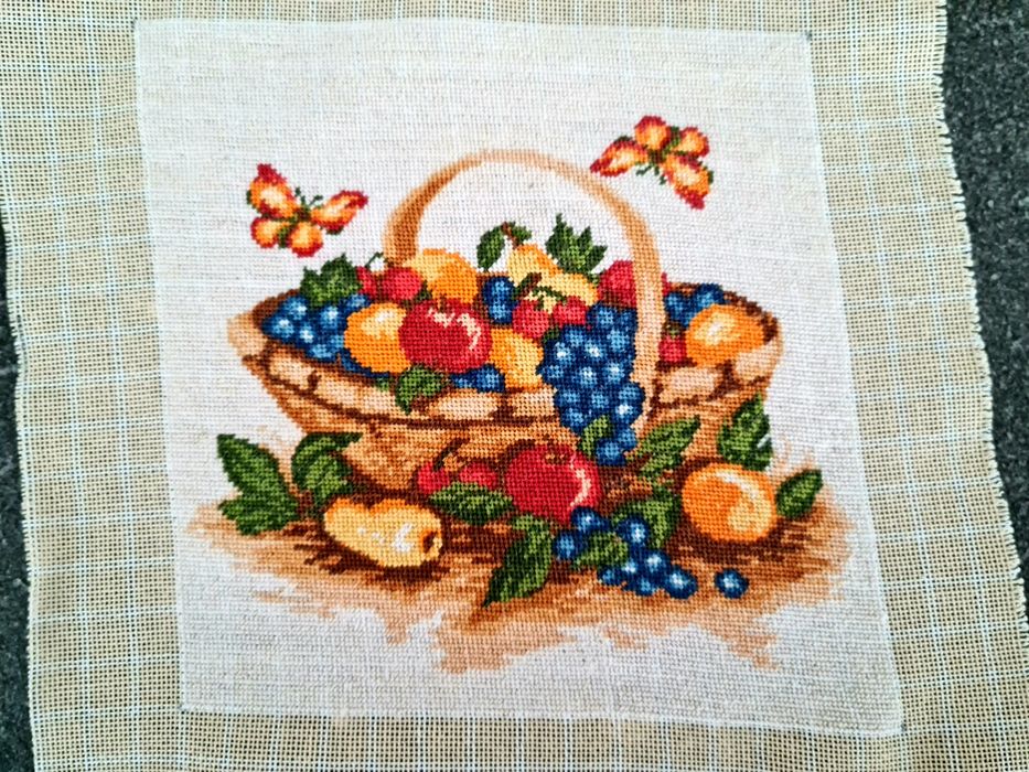 Goblen Cos cu fructe