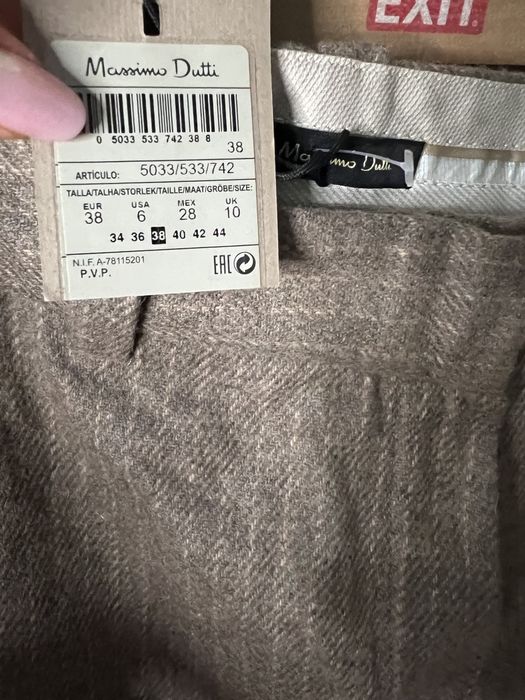 Pantaloni massimo dutti marimea 38 33% Lana