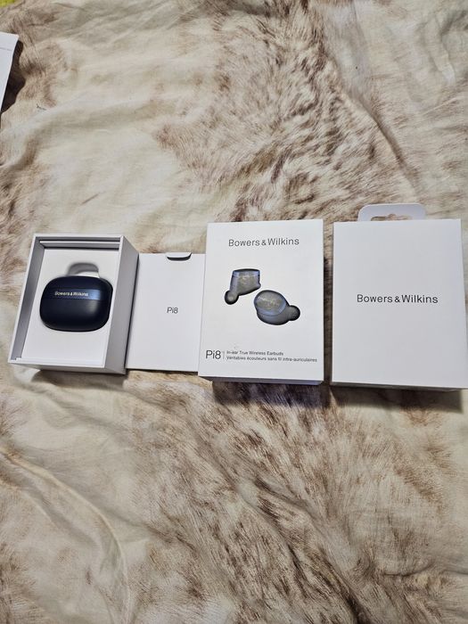 Bowers & Wilkins Pi8 casti in ear