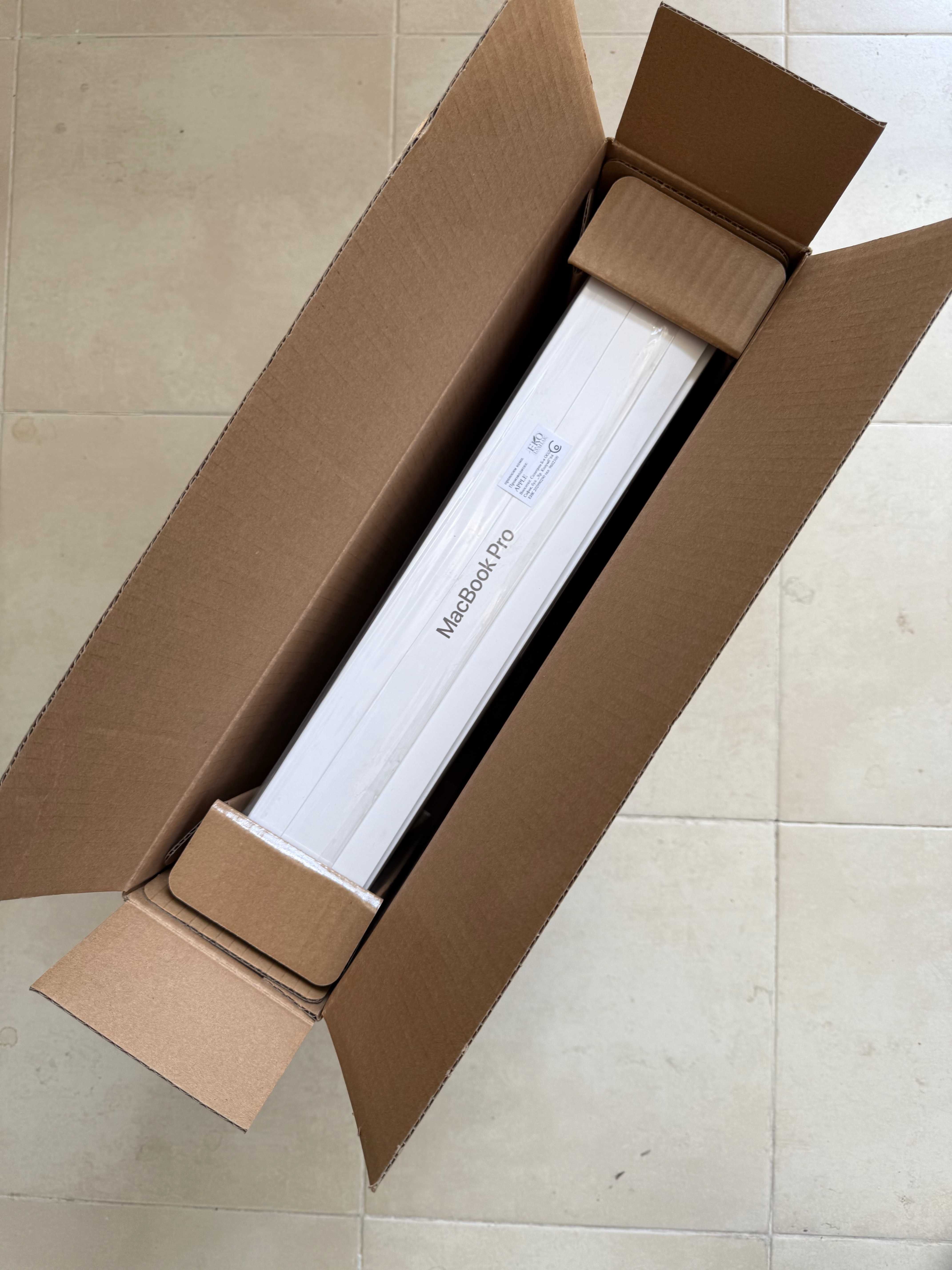 ПЕРФЕКТЕН MacBook Pro 16-inch, 2019 - i7 6 Core, 16 GB, 512 GB, 4GB