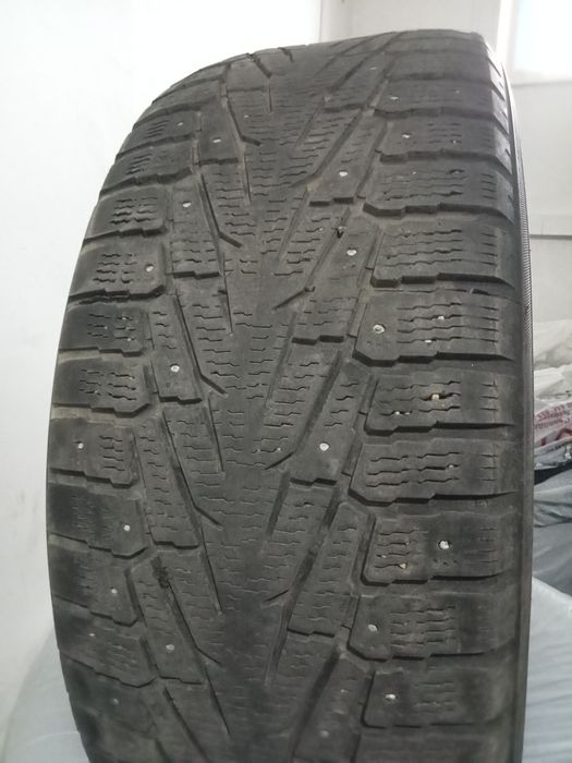 Шины б/у шипованные 285/60/18 Nokian