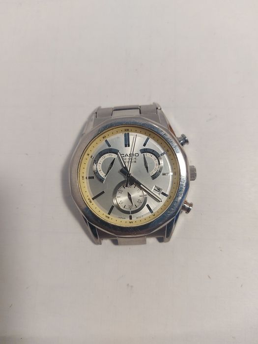 Японские часы Casio кварцевые.