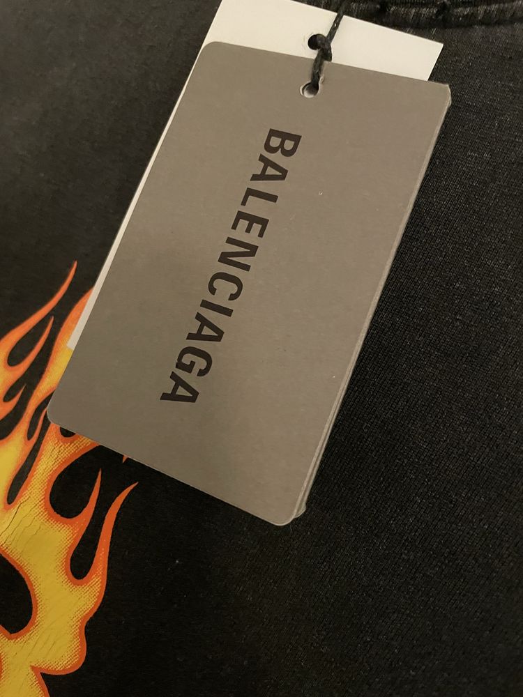 Balenciaga Burning Unity Тениска