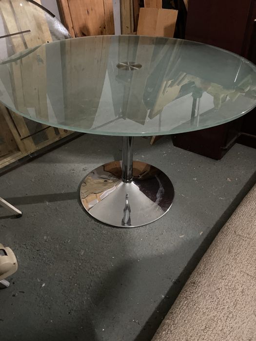 Masa rotundă sticla