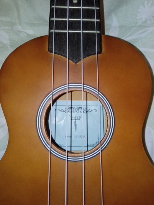 Ukelele sotiladi Yaxshi holatda