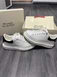 Vand Alexander McQueen